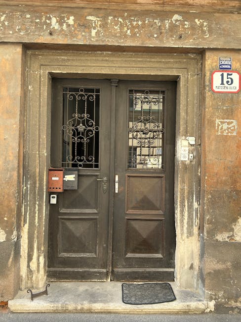 Support portal door 15